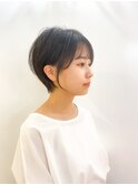 20代、30代 コンパクト丸みショートヘア アッシュブラック