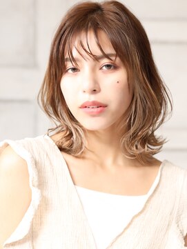 無垢(muku) 大人可愛い小顔外ハネボブレイヤーカットペールベージュA2