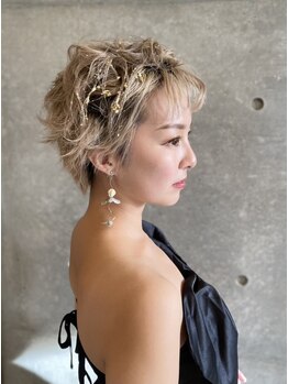 ヘアーズギャラリードアーズ(HAIR'S GALLERY DOORS)の写真/【一人一人のなりたいを叶える】髪質や骨格に合わせて、長年の経験から提案してくれる☆