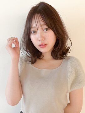 リリー 日吉(Lily) 外ハネ×ミディアムレイヤー【Lily日吉】