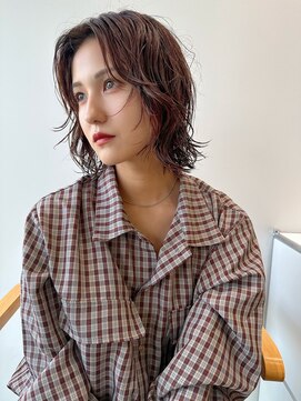 ホロ(hollo) ウルフレイヤーミディアムパーマ/黒髪パーマ