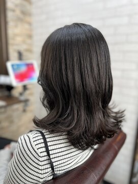 アトリエナガノ(atelier nagano) ニュアンスカラー/センターパート/ツヤ髪スタイル/ブルージュ