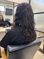 ファイブ ノーヴル カラット(5 Noble ct.)&nbsp;しっかりめパーマのロングスタイル