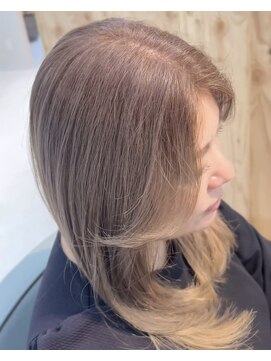 ウチコ 平尾店(u.chi.ko_si) ブリーチなしで叶うハイトーン白髪ぼかし