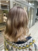 ベージュ×バレイヤージュ