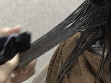 塗布する秘伝の薬剤が最重要！独自開発のお薬と栄養剤をベストな調合にし、熟練の技でとうしていきます。