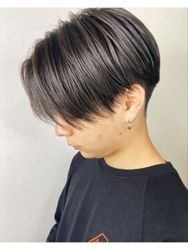 アンダーバーホワイト(_WHITE) 前下がりセンターパート