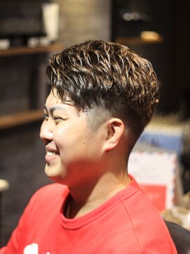 レオザバーバー(LEO the Barber) フェード×パーマ