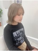 ホワイトベージュ