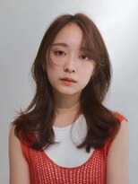 柔らかな印象のくびれミディヘア