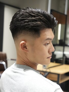 メッツ 原宿(METS) MEN'S/かきあげサイドパート×フェード/短髪/ビジネスヘア