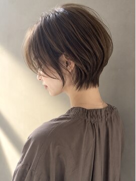 ルア(LUEA) 小顔見え耳掛けショート