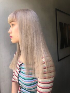 ジーナ(XENA) ホワイトブロンド