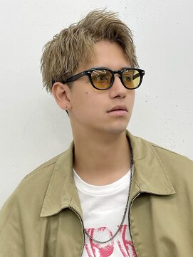 アーリー(Ali'i) アップバングショートレイヤーフェードツーブロック刈り上げ