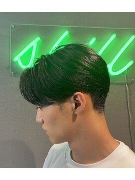 スキル(SKILL) センターパート/ニュアンスパーマ/メンズ縮毛矯正/パーマ落とし