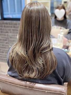 プラグ バイ ネオリーブ(plug by neolive) レイヤーロング×髪質改善 [髪質改善/縮毛矯正]韓国T