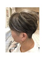ヘアーデザインムーヴ(Hair design MOVE)&nbsp;白髪ぼかしハイライト　ショート