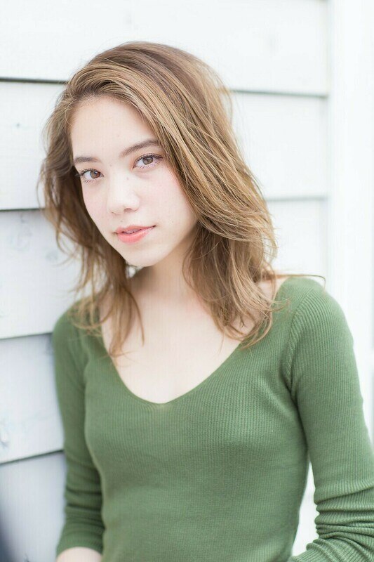 NiCO 八戸】大人可愛い ハイトーン くせ毛風 ふわミディ NiCO 八戸】大人可愛い ハイトーン くせ毛風 ふわミディ