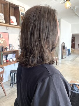 ヘアーアイストゥーレ(HAIR ICI TRE) ブリーチなし透明感オリーブグレージュ担当渡辺聖