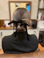 バサラ(basara)&nbsp;結婚式に最適！タイトなお団子×黒リボンで大人可愛い韓国風ヘア