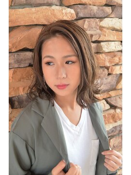 エレナ(Helena) 外ハネくびれセミディ☆