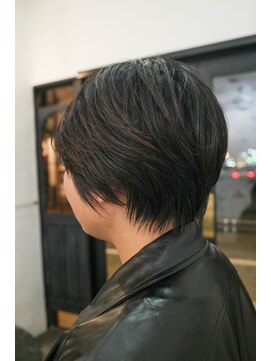 カムジーヘッドカミノウラ(COMEGHEAD KAMINOURA) 奥行きのあるショート