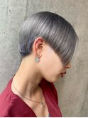 耳かけショートボブハイトーン長めバングハンサムショート