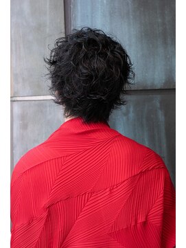 エヌドットバーバー ヒロオ(N.BARBER HIROO) ウェットな質感で魅せる黒髪スパイラルウルフ