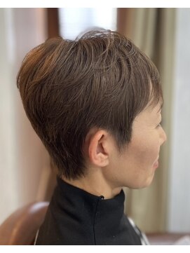 エルアホノホノ(Elua Hono Hono) スタイリッシュなベリーショート