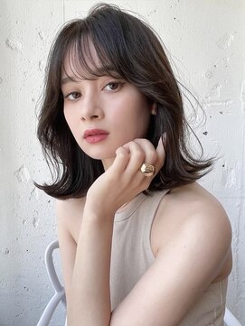 トイ(TOI) 上品な切りっぱなしボブ/シースルーバング/グレージュ