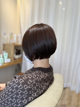 ハッコ(hacco) 艶髪ショートボブ/ヘルシースタイル/グレージュカラー/内巻き