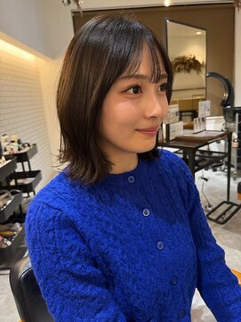 オーバルヘアー(OVAL hair) ミディアムレイヤー/外ハネ/ボブ/アッシュグレージ