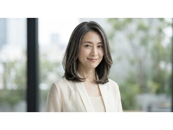 コトナ 六町(kotona)の写真/【30代・40代からの大人髪】白髪を隠すのではなく魅せる◇透明感あふれる上品な髪色へ
