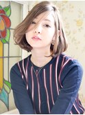 ナチュラルモードフェミニン透明感ゆるカール前下がりボブ