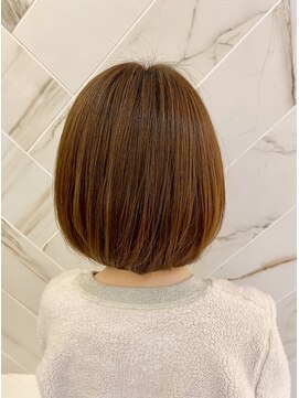 ジーナ セントラル銀座(Zina) オリーブベージュ前下がりボブ　Ｚｉｎａ　ＣＥＮＴＲＡＬ出口