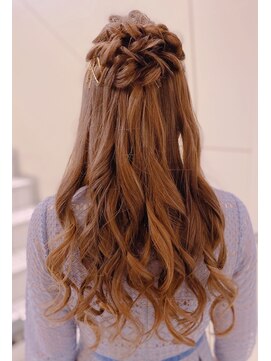 ヘアメイク ジェイエム ハーフアップ