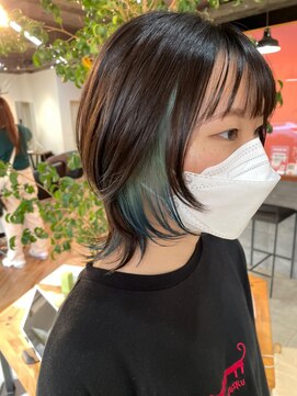 ノア(noa.) 顔まわりの切りこんだウルフレイヤー×インナーカラー♪