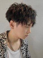 ラフパーマセンターパートツーブロック刈り上げビジネススーツ