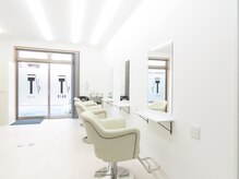 ルートティーヘアーの雰囲気（明るい店内♪）