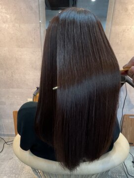 イシン(ISIN) 黒髪/縮毛矯正/髪質改善/インナーカラー[保土ヶ谷]