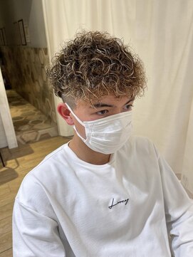 キャンバス バイ ネオリーブ 横浜西口(Canvas by neo.) ツイストスパイラルパーマツーブロック波巻きメンズマッシュ