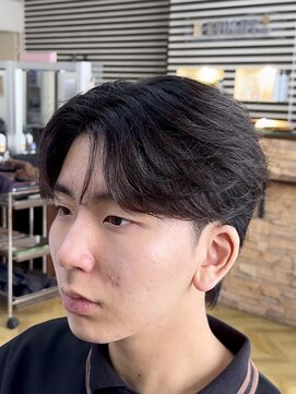 レボルトヘアー(R EVOLUT hair) 韓国へア/コンマバング/ニュアンスパーマ/ツーブロ/メンズ/柏