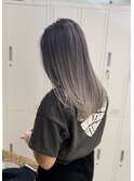 ホワイトベージュのバレイヤージュ