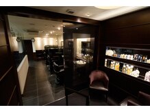 【自然な白髪ぼかし】不自然なカラーを避けた大人の身だしなみ。地毛に馴染む色合いで品格ある好印象へ