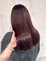 ファム(Fann.)&nbsp;深みのあるボルドーブラウンで、上品さと大人っぽさを