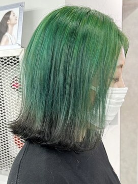 ウィコ 新宿(WICO) グリーンブラック[新宿駅/フェミニン/モード/ダークアッシュ]