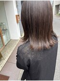 白髪ぼかしカラー×切りっぱなしロブ
