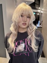 シェノン バイ アランスミシー 表参道(CHAINON by Alan smithee) ホワイトブロンド巻き髪