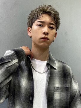 ハイトーンアップバングショート