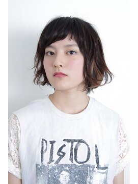 ティフ(TIF) ダークトーン×アクセントカラ―のカジュアルモードボブ